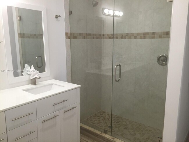 Building Photo - 1831 SW 17th Terrace