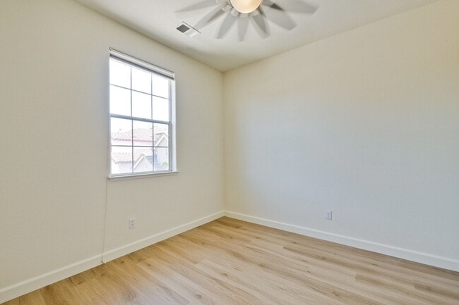 Building Photo - Spacious 4-Bedroom Home on Private Cul-De-Sac | No HOA | Custom Closets, New Floors & Lush Backya...