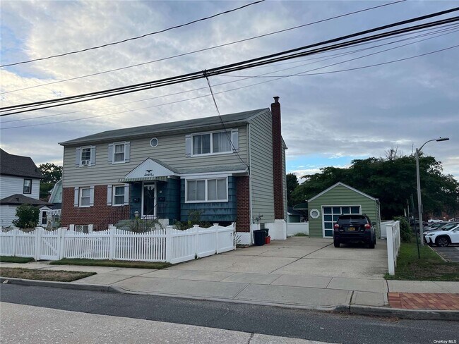 Primary Photo - 61 Carpenter Ave