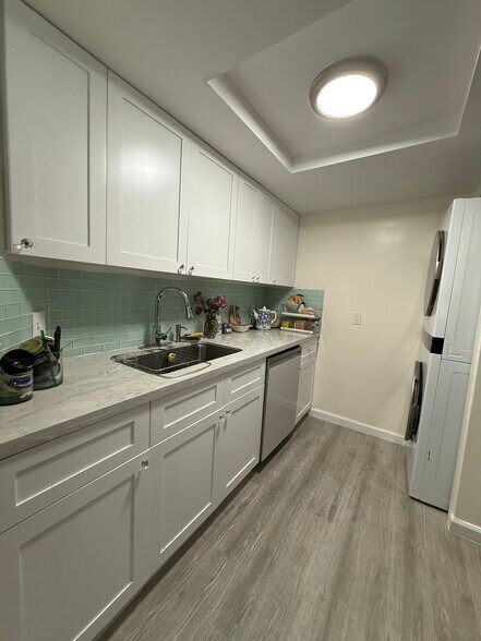 Kitchen - 2415 NW 16th Street Rd