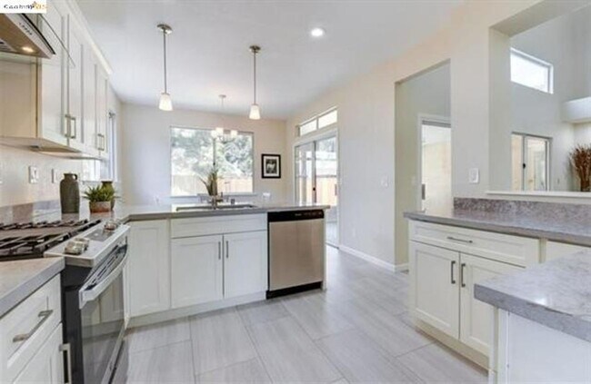Building Photo - WONDERFUL SINGLE STORY DISCOVERY BAY CUL DE SAC LOCATION! COMPLETELY REMODELED HOME!!