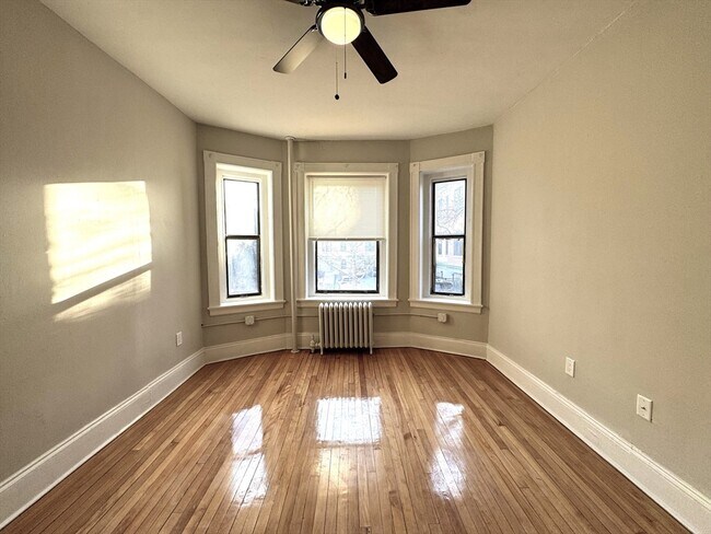 Building Photo - 8 Langmaid Ave