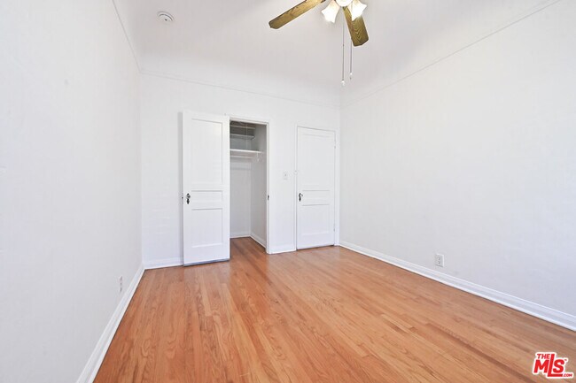 Building Photo - 361 N Mansfield Ave