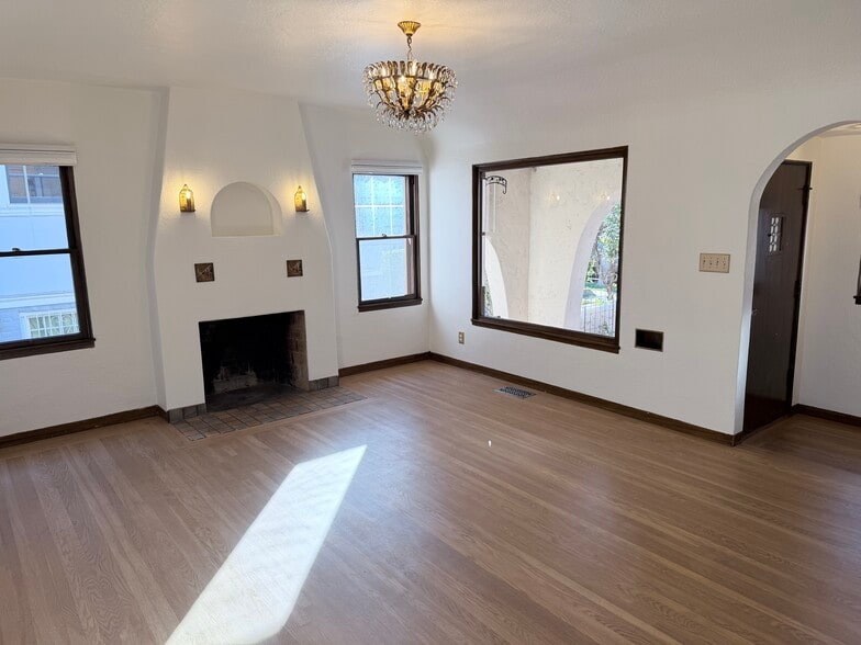 Living Room - 615 21st St