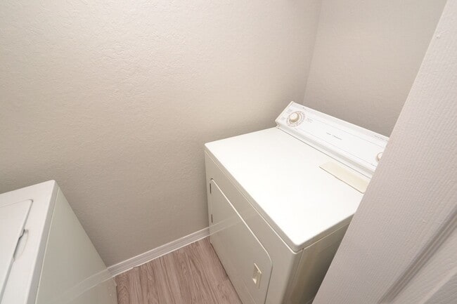 Building Photo - 1/1 Condo in Park Central ~ Gated Community with Resort Style Amenities