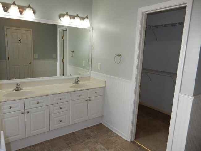 Building Photo - 450 Evans Mill Dr