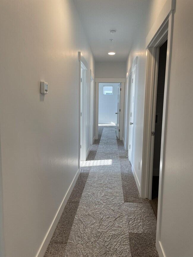 Building Photo - 302 W 435 N