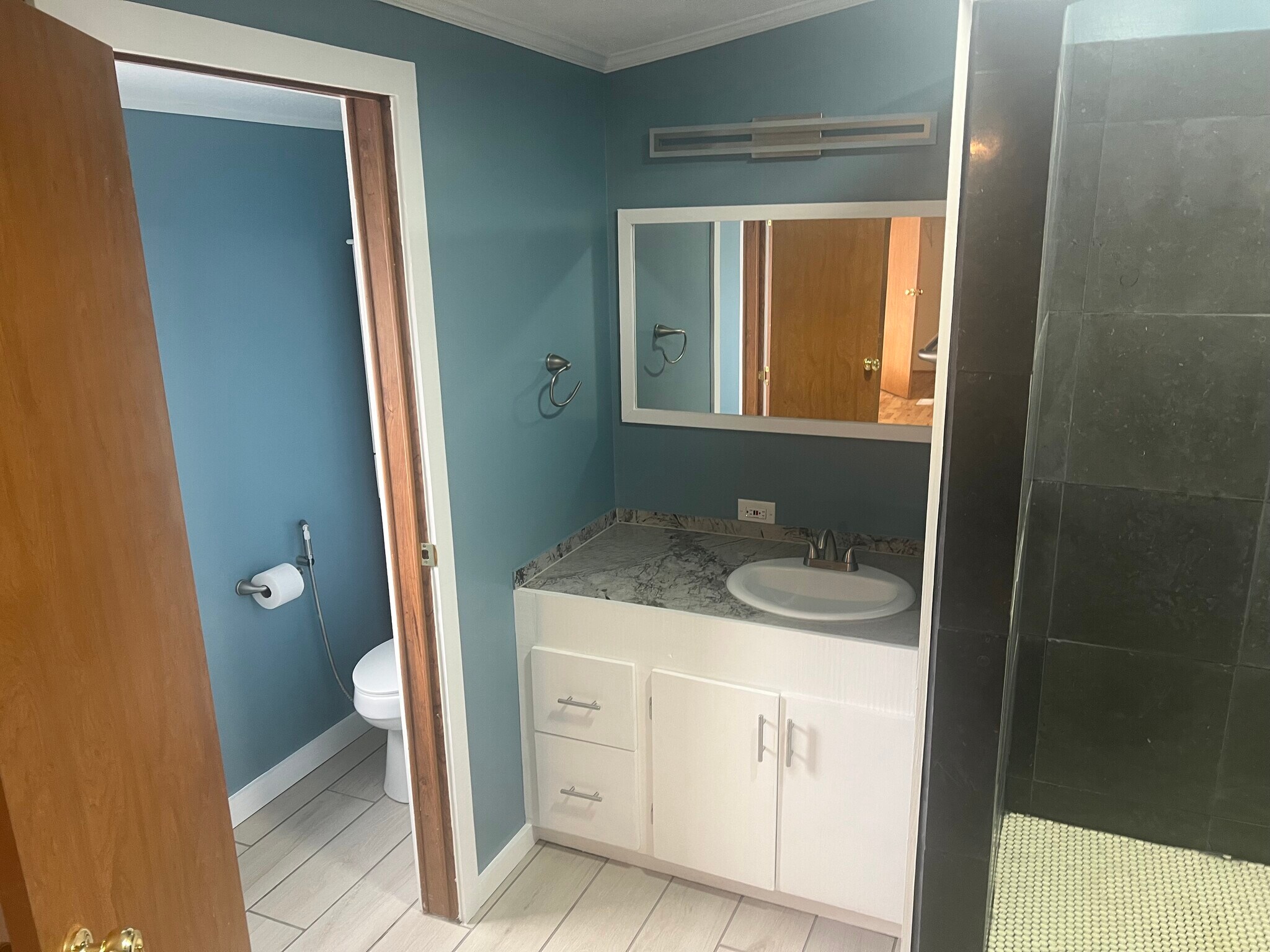 Building Photo - 2140 Hickory St