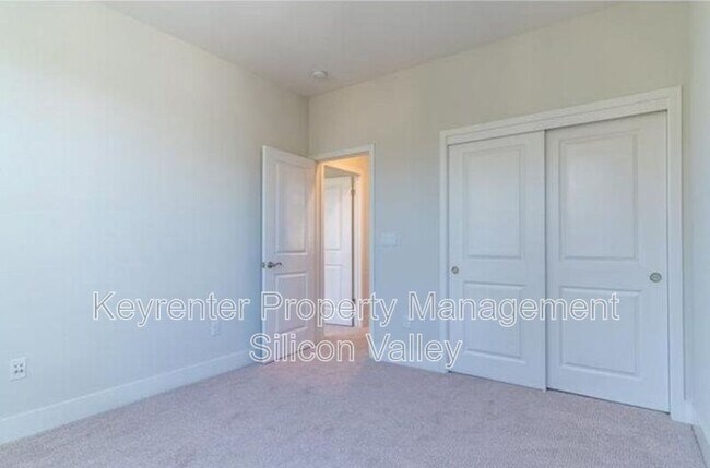 Building Photo - 1020 Skybo Ct