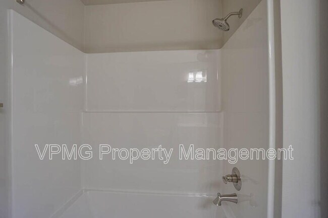 Building Photo - 2331 E Otter Lp