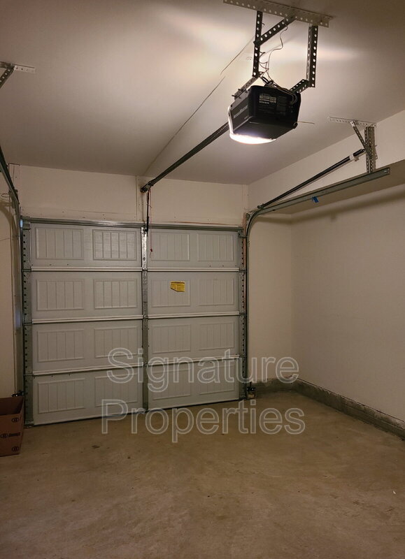 Building Photo - 316 Tree Line Dr