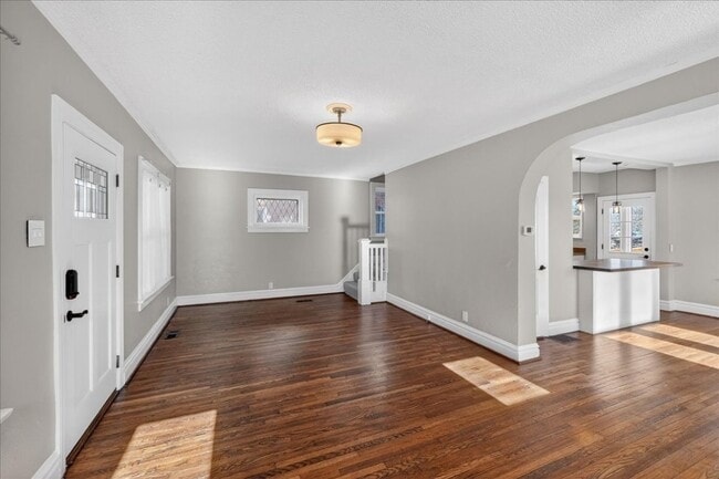 Building Photo - 1420 Bredell Ave