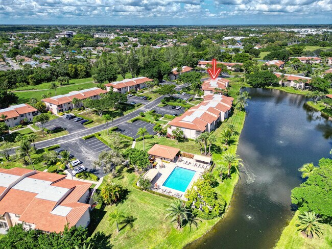 Building Photo - 9285 Vista del Lago