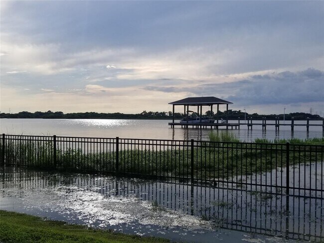 Building Photo - 502 Birdsong Dr