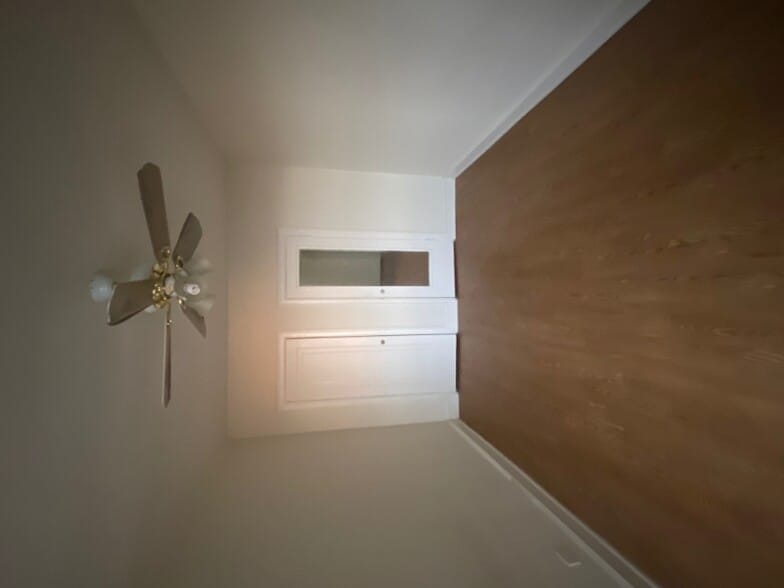 Building Photo - 1263 W Pratt