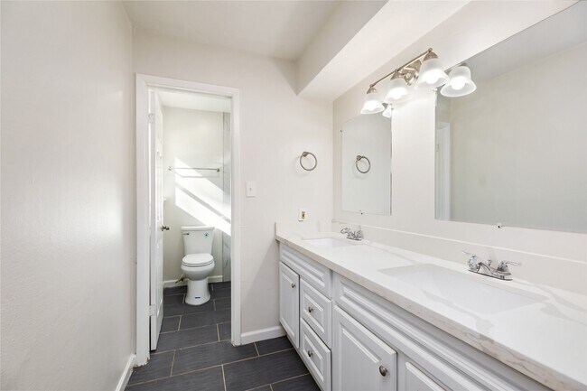 Building Photo - 24118 Spring Mill Ln