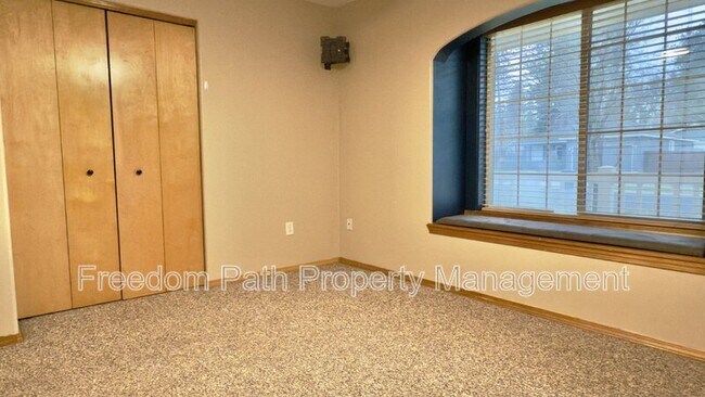 Building Photo - 1181 Elderberry Cir