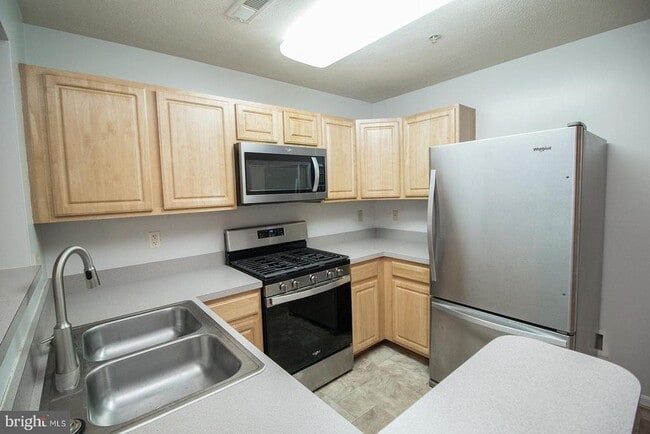 Building Photo - 45522 Westmeath Way