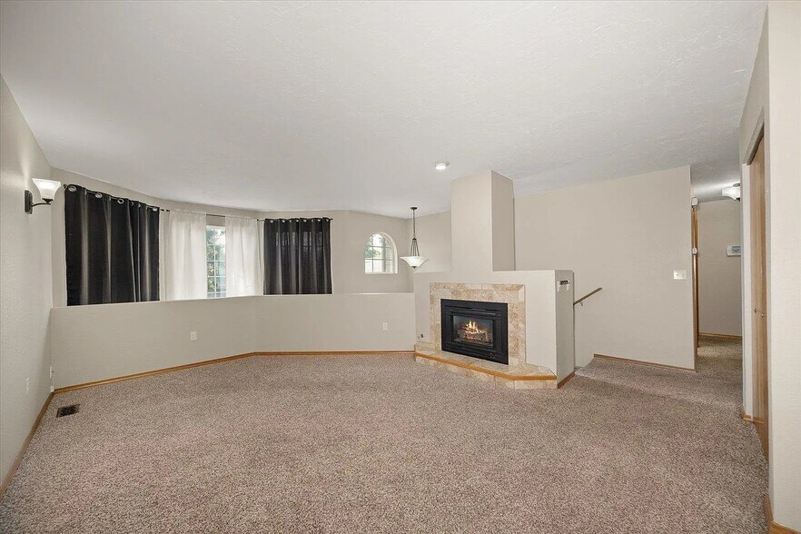 Building Photo - 4017 E 33rd Ave