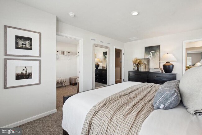 Building Photo - 152 Rae Ct