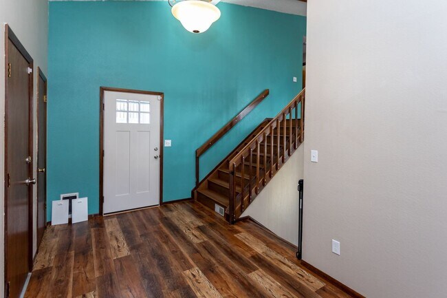 Building Photo - 7673 Safari Cir