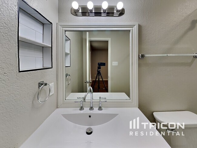 Building Photo - 6414 Willow Springs Dr