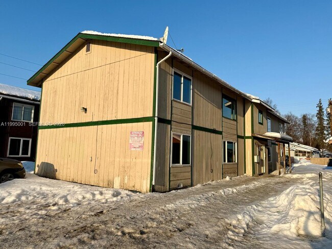 Building Photo - 423 N Lane St