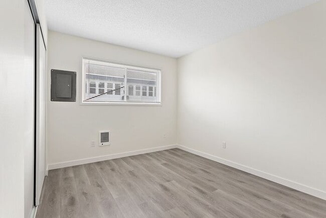 Building Photo - Remodeled 2 bedroom across from Providence...