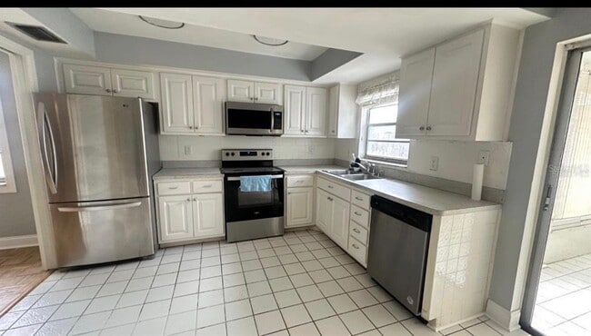 Building Photo - 2380 Timbercrest Cir W