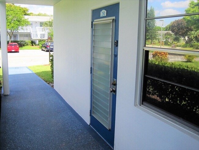 Building Photo - 281 Tilford N