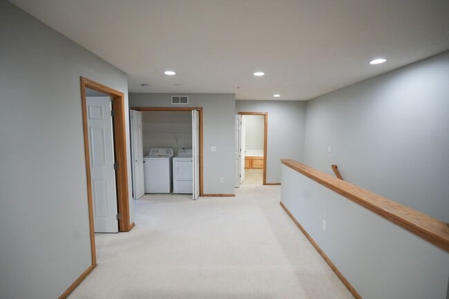 Building Photo - Spacious 2-Bedroom Townhome in Prime West ...