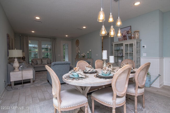 Building Photo - 118 Pioneer Village Dr