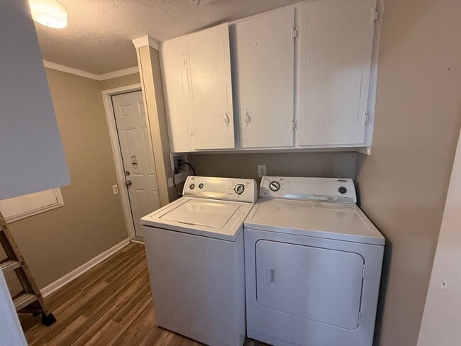 Building Photo - Charming 3 bedroom 1 bath country home located on 1.16 acres