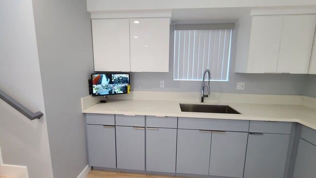 Building Photo - 84(142-144 1/2)