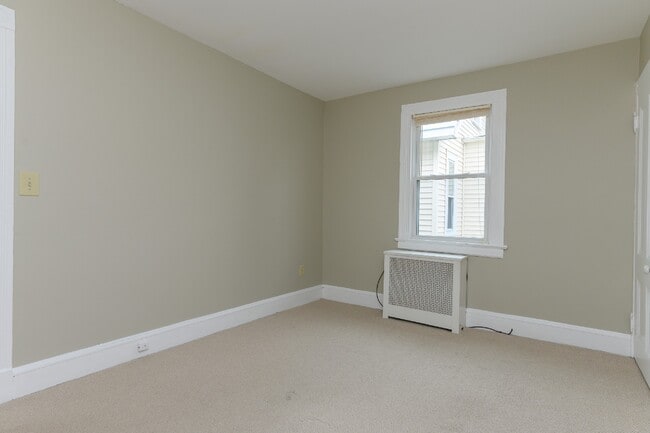 Building Photo - 11 Montague Pl