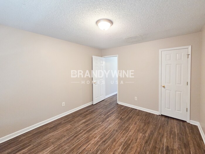 Building Photo - 6747 Saganaw Dr