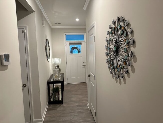 Building Photo - Like New 2018 Built First Floor 3 Bed/2 Ba...
