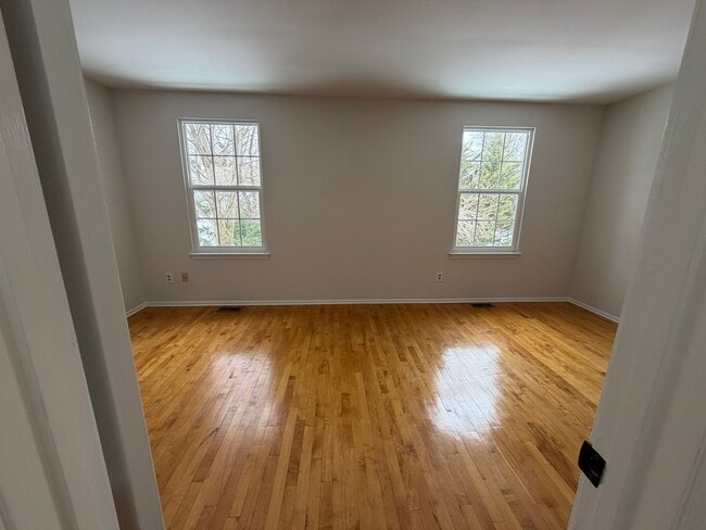 Building Photo - 660 Bayberry Ln