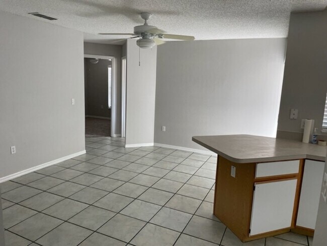 Building Photo - 2830 Ascot Ln