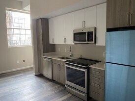 Building Photo - 1805 Saint Paul St