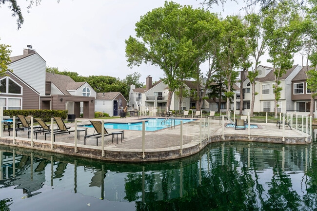 Building Photo - 541 Cutwater Ln