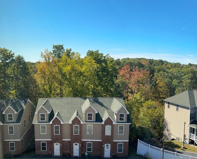 Building Photo - 8 Grove St