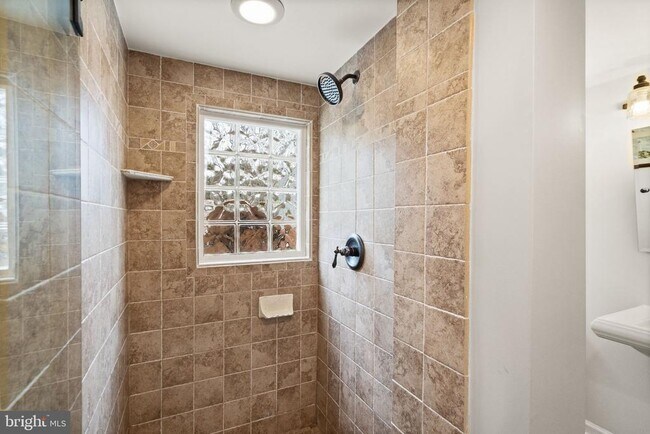 Building Photo - 4408 Tarpon Ln