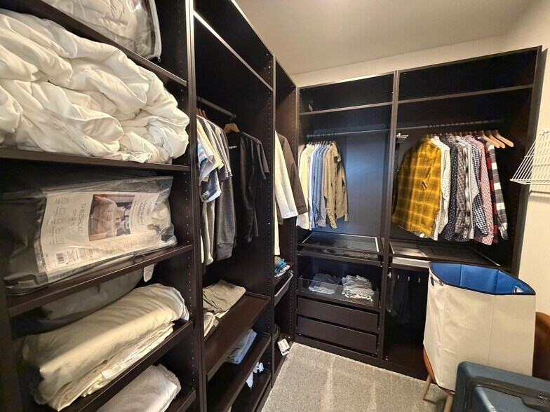 Building Photo - 540 NE Daisy Walk