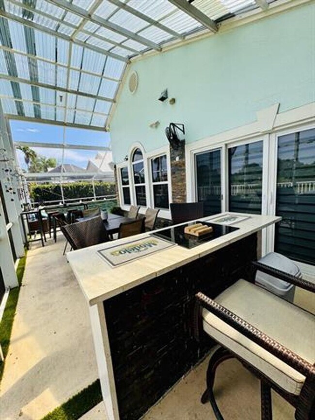 Building Photo - 1081 Wilshire Cir E