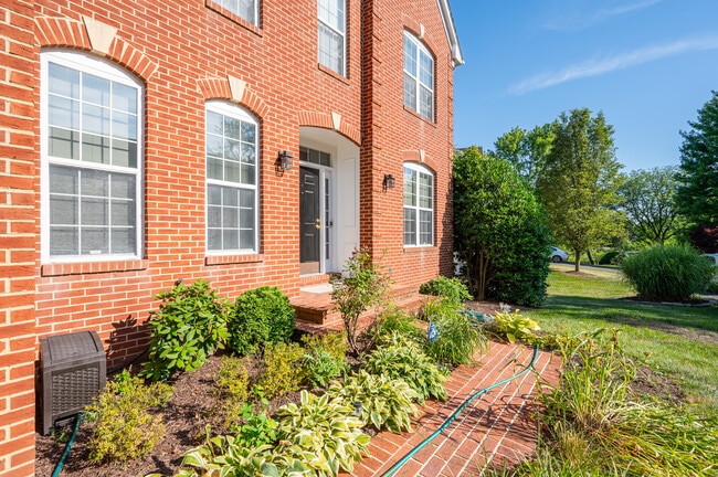 Building Photo - 2410 Dakota Lakes Dr