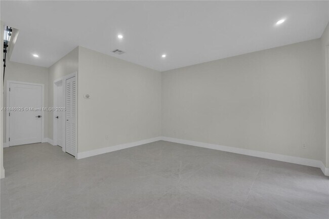 Building Photo - 6498 NW 113th Pl