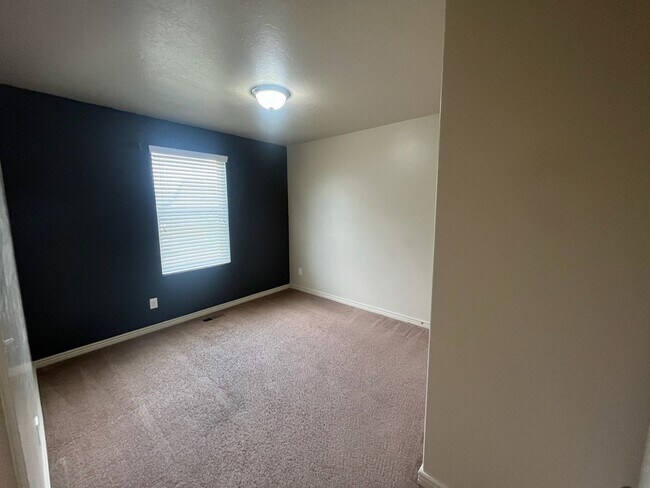 Building Photo - Lovely Home For Rent
