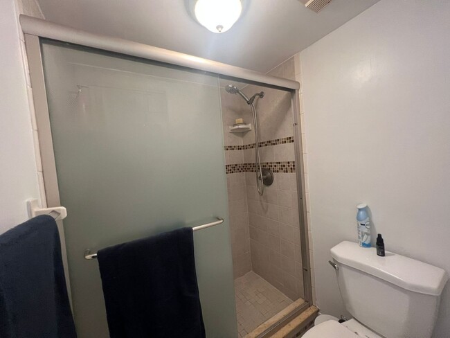 Building Photo - Furnished 2 bedroom 2 Bath condo in a Wond...