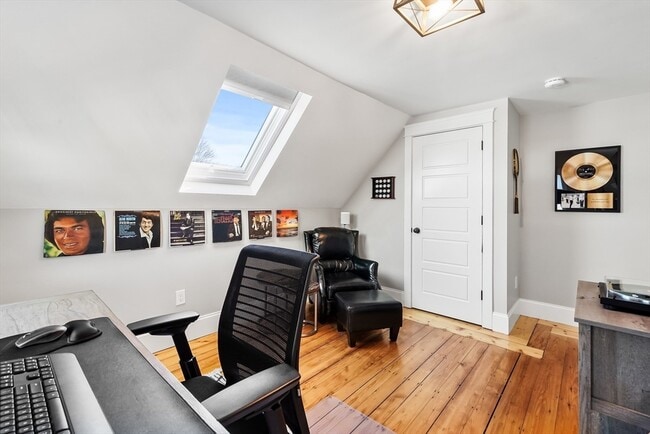 Building Photo - 814 Main St